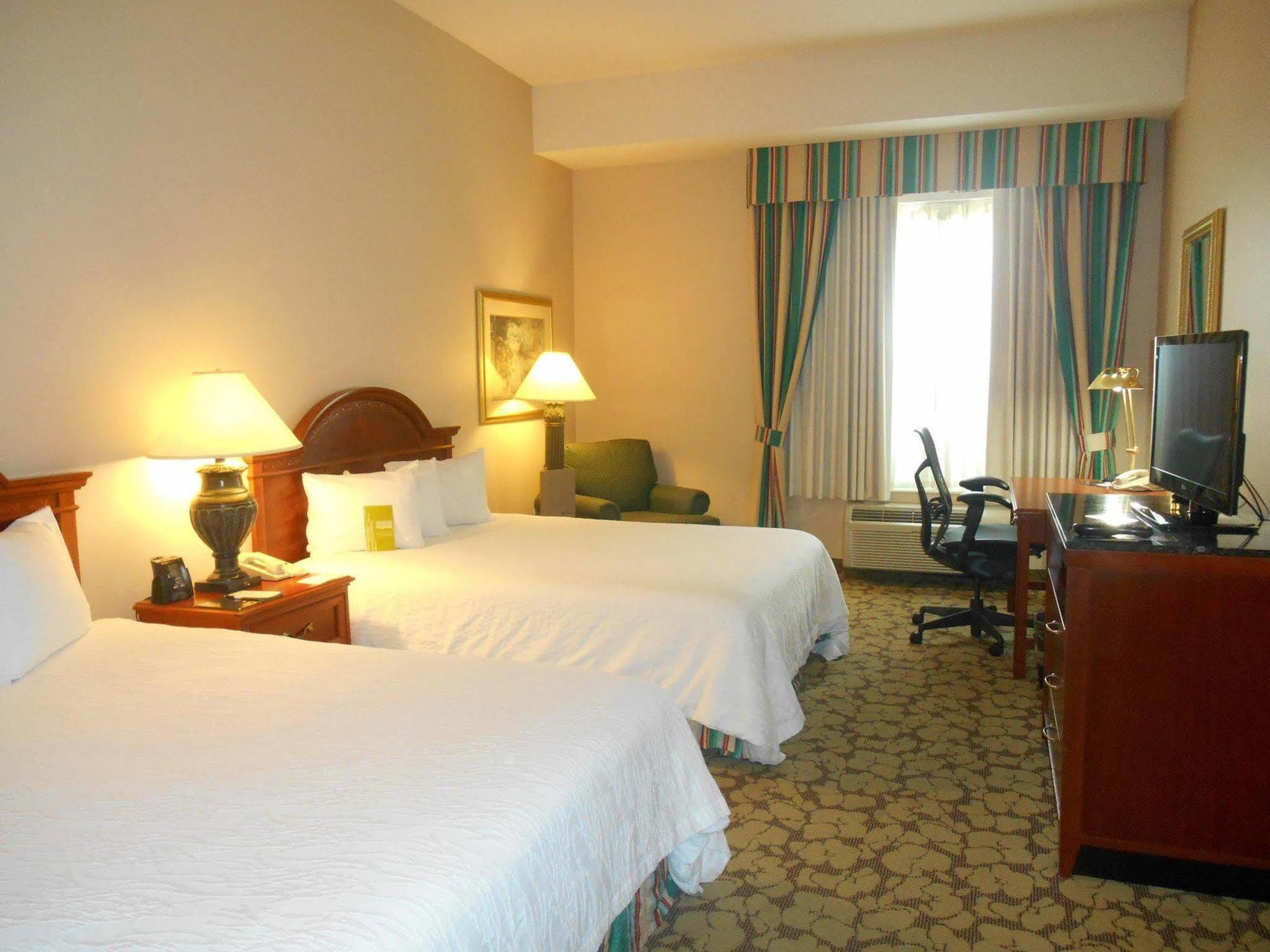 Hotel Hilton Garden Airport